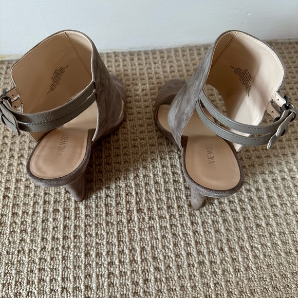 Suede wedge Nine West sandals circa 2012 - Picture 7 of 13